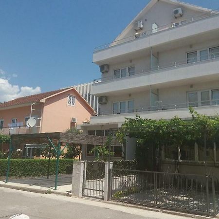 Mona&Mike Apartments 티바트 외부 사진