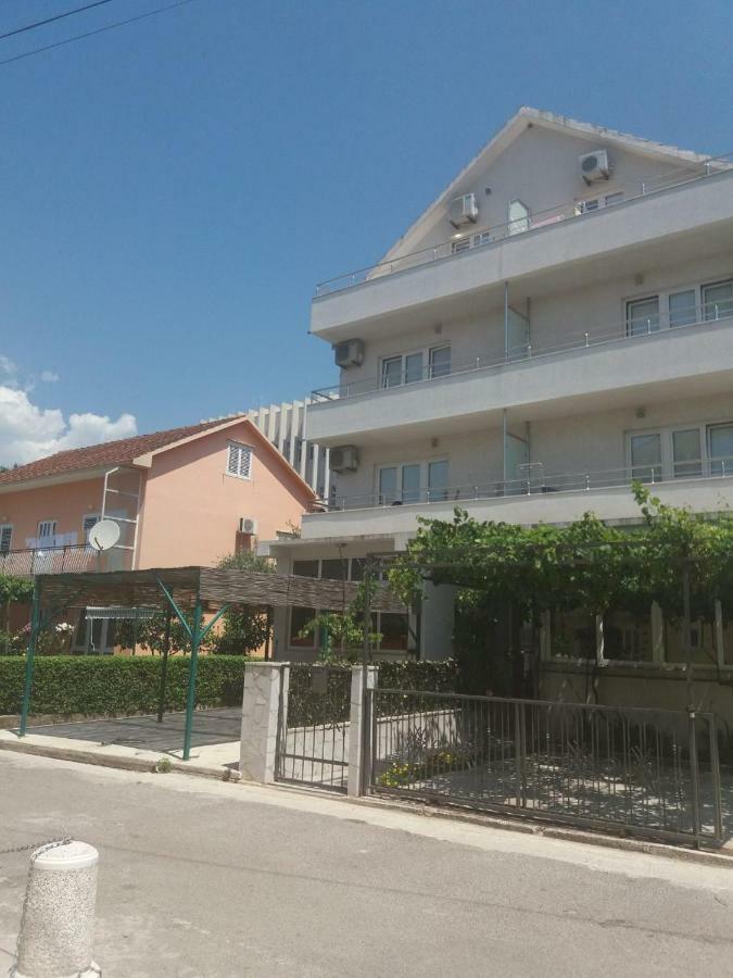 Mona&Mike Apartments 티바트 외부 사진