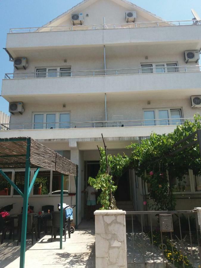 Mona&Mike Apartments 티바트 외부 사진